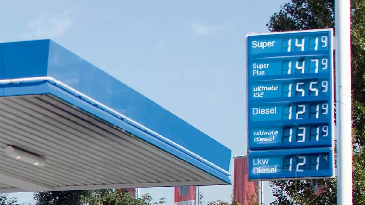 digital signs with price details